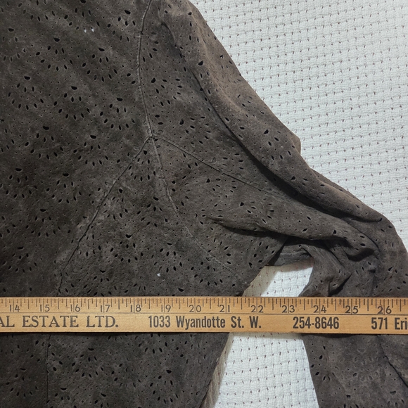 Coldwater Creek XL Brown Punched Leather Jacket With Flared Cuffs Ruffled Collar - Picture 9 of 10